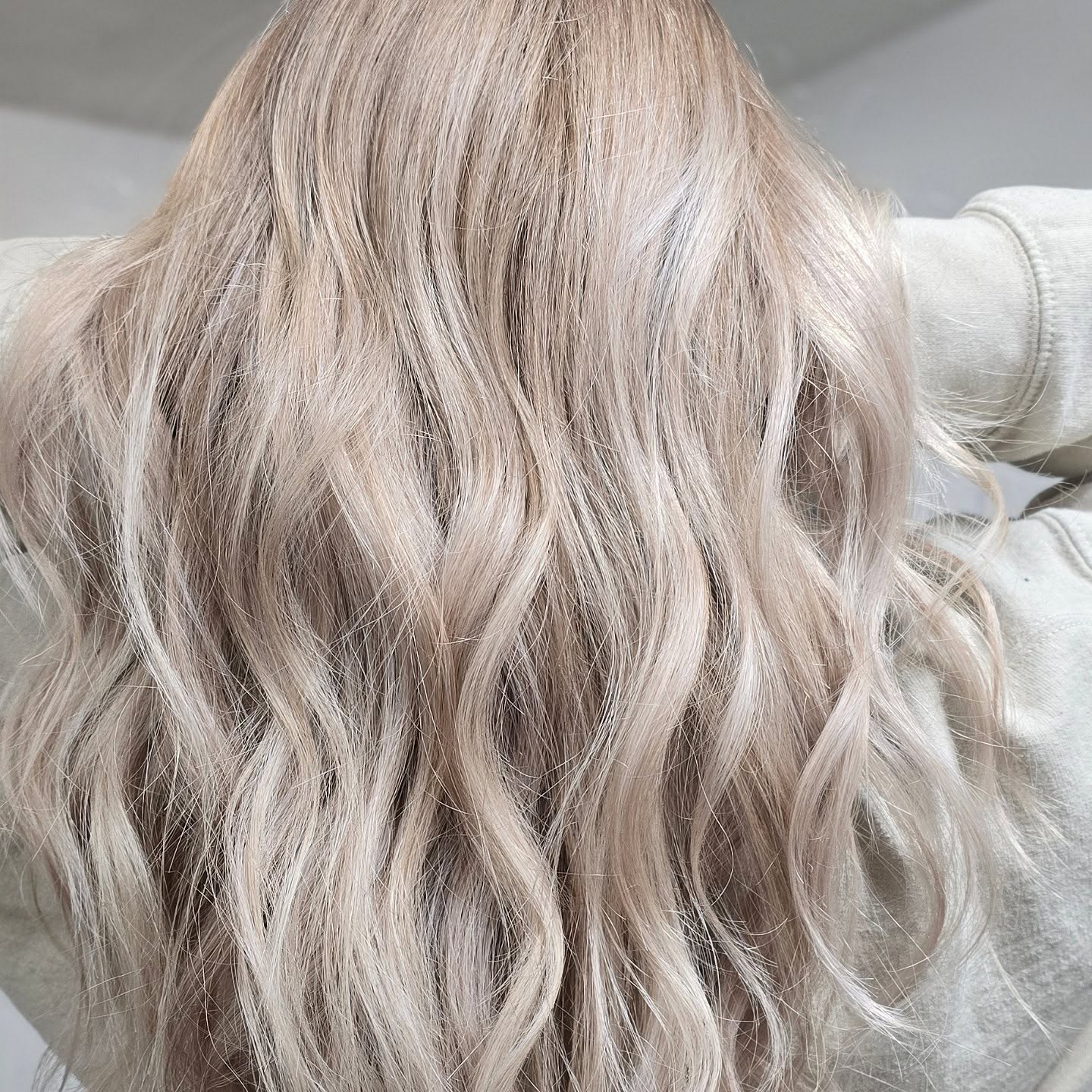 Icy platinum blonde with beachy waves