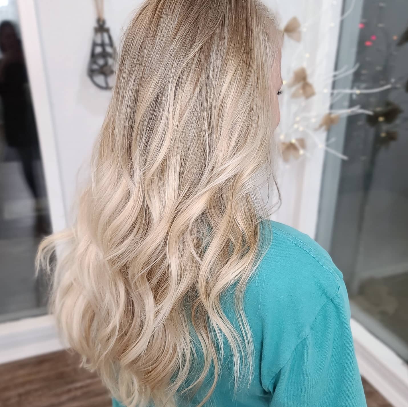 Creamy blonde balayage with soft beachy waves